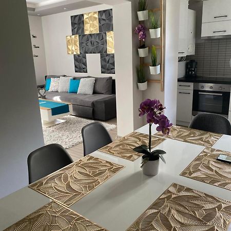 Gabrielle2 Apartman Debrecen Exteriör bild