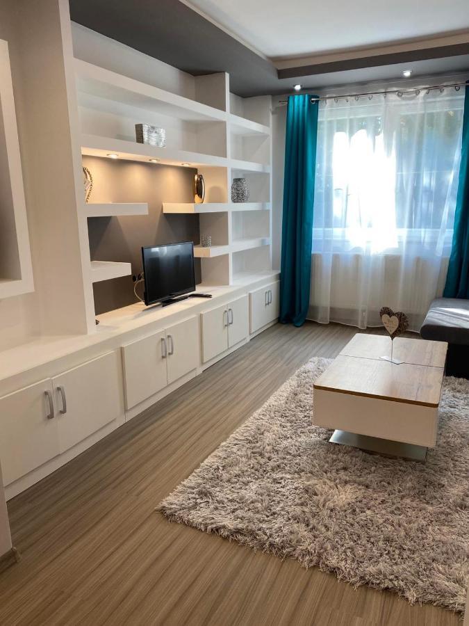 Gabrielle2 Apartman Debrecen Exteriör bild