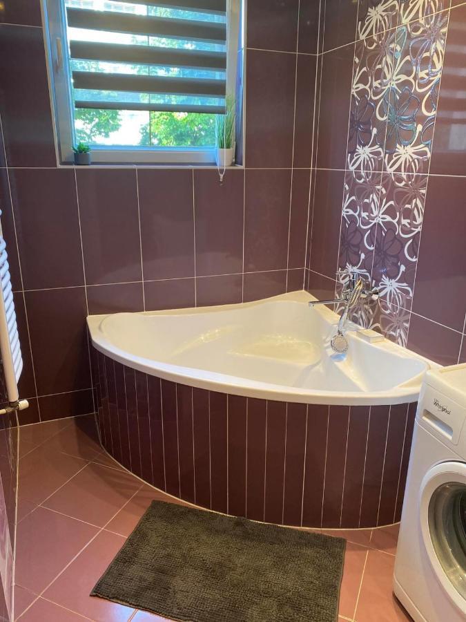Gabrielle2 Apartman Debrecen Exteriör bild