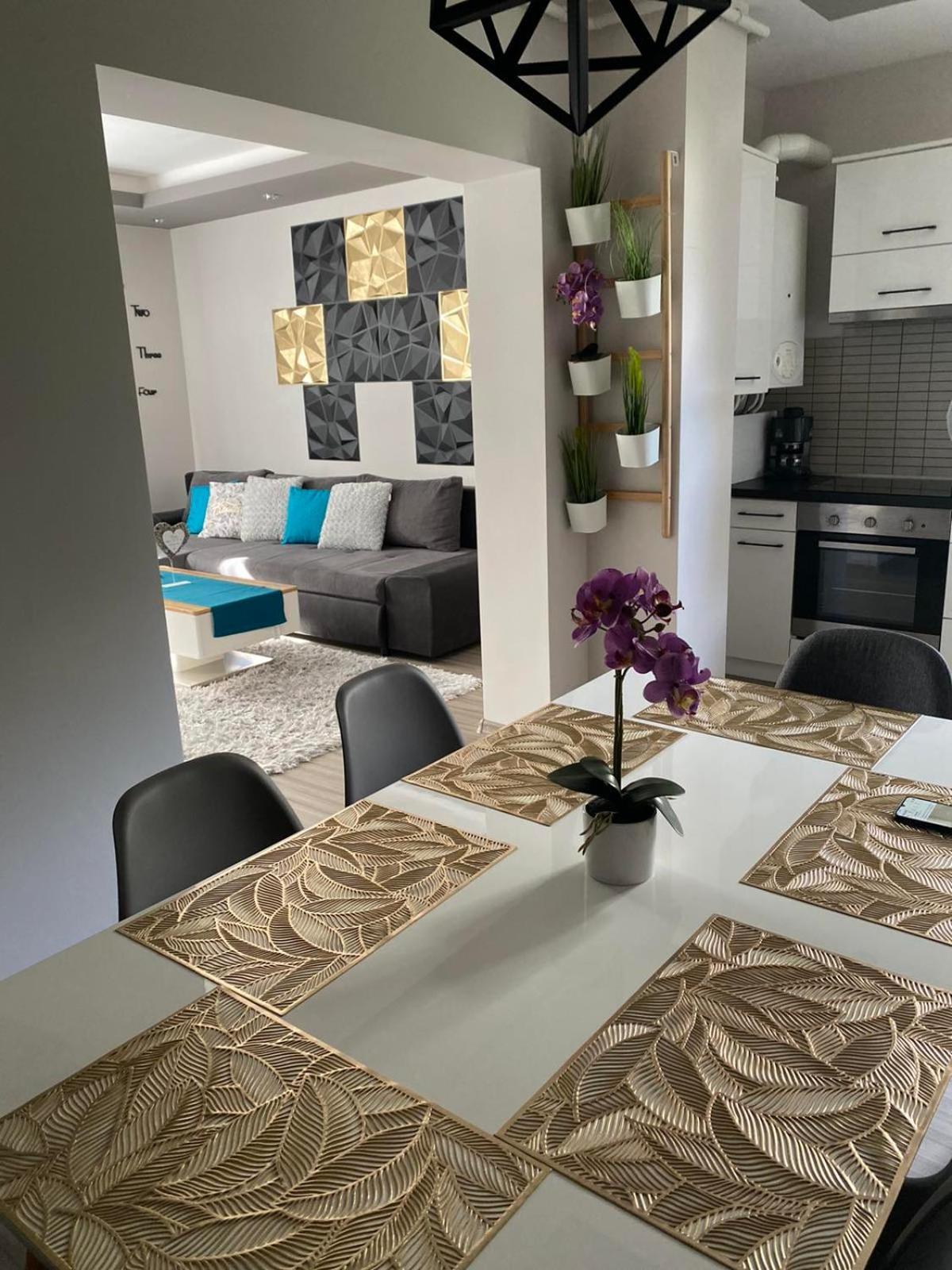 Gabrielle2 Apartman Debrecen Exteriör bild